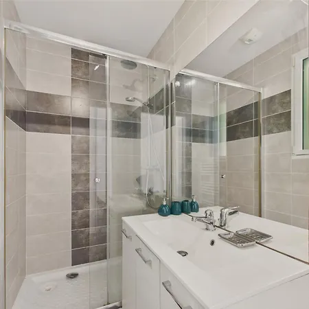 בית נופש Piscine Chauffee - 750m - 4 Adultes - 4 Enfants *