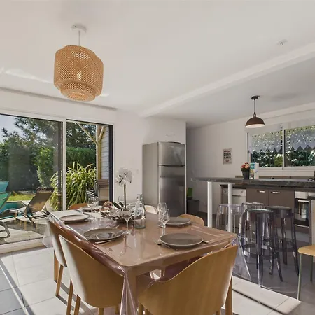 בית נופש Piscine Chauffee - 750m - 4 Adultes - 4 Enfants