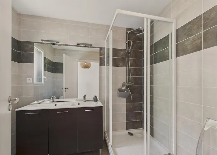 Piscine Chauffée - 750m - 4 Adultes - 4 Enfants Hébergement de vacances *