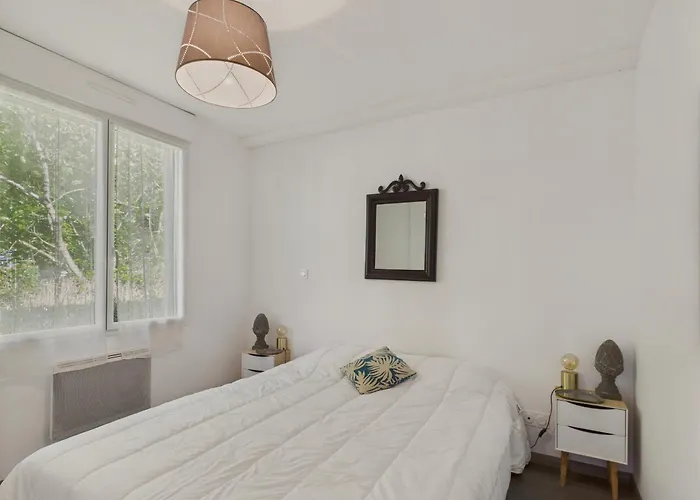 Hébergement de vacances Piscine Chauffée - 750m - 4 Adultes - 4 Enfants *