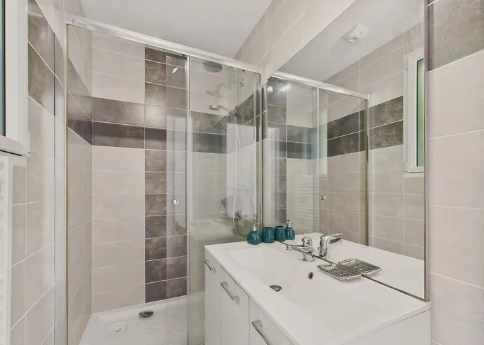 Hébergement de vacances Piscine Chauffée - 750m - 4 Adultes - 4 Enfants *