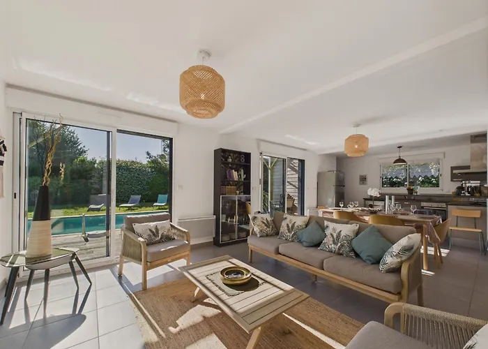 Hébergement de vacances Piscine Chauffée - 750m - 4 Adultes - 4 Enfants *